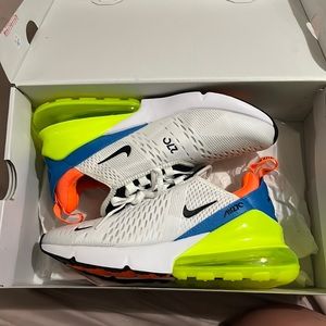 Airmax 270s in white